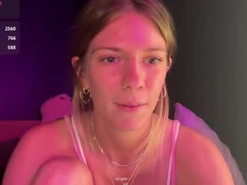 webcam girl oliviahansleyy live cam image #12815094