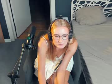 webcam girl mind_of_heart live cam image #10339789