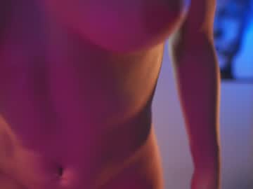 webcam girl lucie_beltran live cam image #8534976