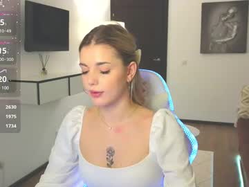 webcam girl adrianawow1 live cam image #12166359