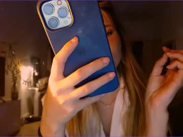 webcam girl bitter_moon live cam image #4541349