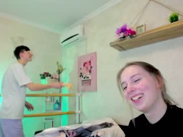 webcam couple williamandmia live cam image #4096533