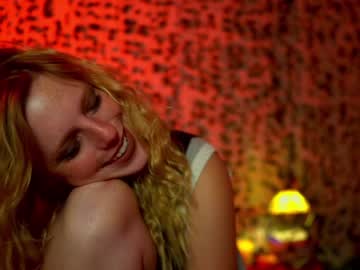 webcam girl crimsonxrapture live cam image #273236