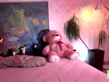 webcam girl ella_knockers_xl live cam image #7919350