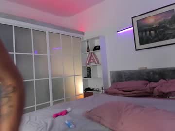 webcam girl l0ve_sh0w live cam image #8737475