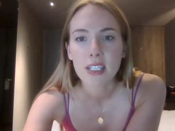 webcam girl ivyyy1995 live cam image #12466637