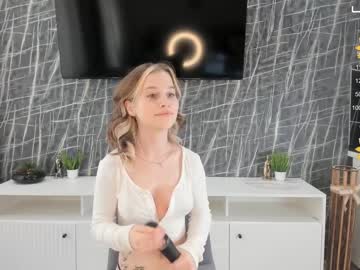 webcam girl lynnatlee live cam image #9037217