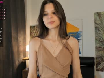 webcam girl peek_in_my_window live cam image #7796459