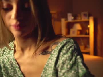 webcam girl cuteelsa_ live cam image #7906580