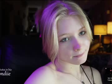webcam girl bestblondiiecb live cam image #5195351