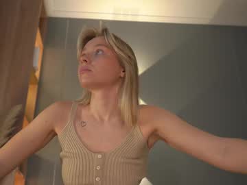 webcam girl snow_is_falling live cam image #12360214