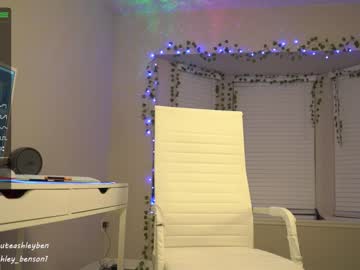 webcam girl ashley_benson1 live cam image #2426694