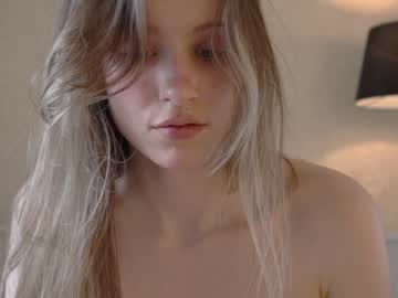 webcam girl fflloowweerr live cam image #9490895
