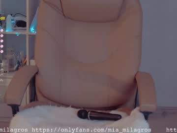 webcam girl mia_milagros live cam image #1633077
