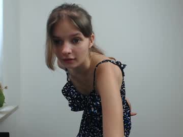 webcam girl vivien_slender live cam image #9883512