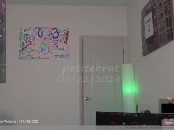 webcam girl petitebrat live cam image #8312511