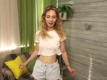 webcam girl catchy_peachy live cam image #2996247