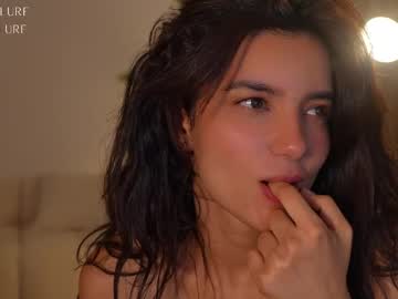 webcam girl ellelure_ live cam image #12860803
