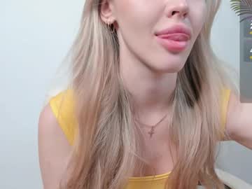 webcam girl dollyemy live cam image #10472212