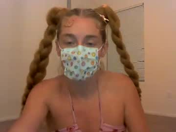 webcam girl heyyitspeachesss live cam image #3319285