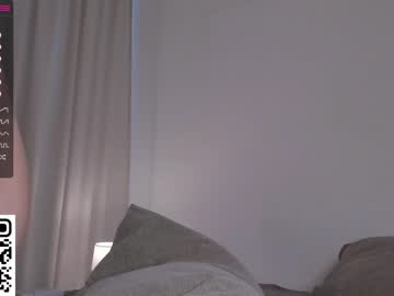 webcam girl peek_in_my_window live cam image #8498026