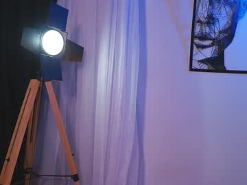 webcam girl lucie_beltran live cam image #9395830