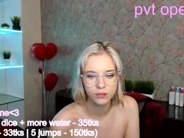 webcam girl joyce_coy live cam image #5081524
