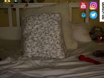 webcam girl little_mystery live cam image #3221375