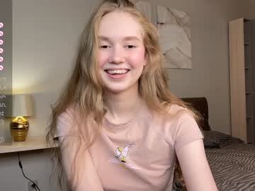 webcam girl cute_land live cam image #11684324