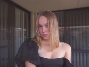 webcam girl bibi_it_is live cam image #5088230