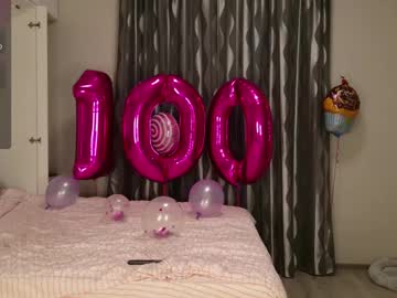webcam girl land_of_sweets live cam image #12960398