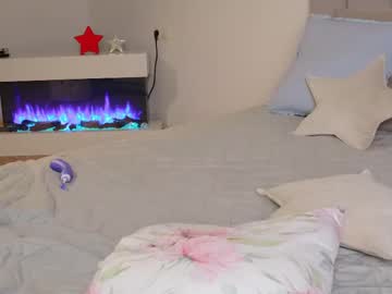 webcam girl ella_twinkle live cam image #12693401