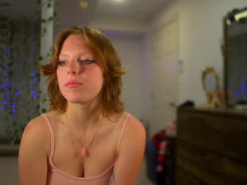 webcam girl crimsonxrapture live cam image #2541125