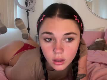 webcam girl queencassidyy live cam image #10843774