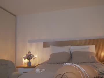 webcam girl mia_greyy live cam image #13010548