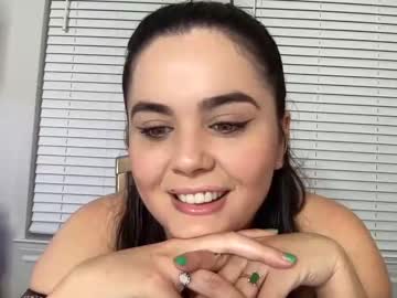 webcam girl gia_is_horny live cam image #3117169