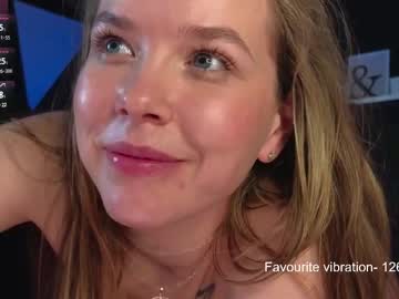 webcam girl milly_shy live cam image #12015876
