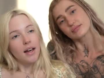 webcam couple sparks__daisy live cam image #11033190