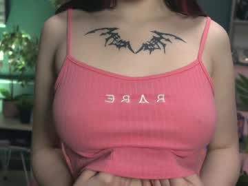 webcam girl ella_knockers_xl live cam image #2343033