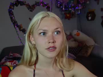 webcam girl lilfknsquirt live cam image #12830778