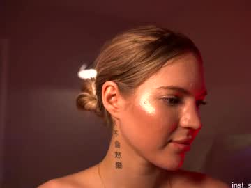 webcam girl shiningstarrr live cam image #12018317