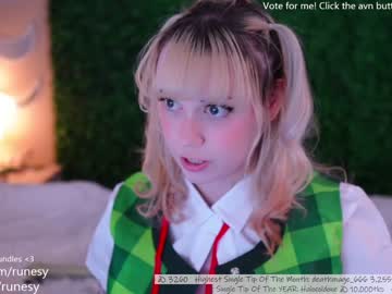 webcam girl runesy live cam image #4496164