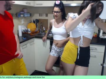 webcam couple maya_and_guests live cam image #2323472