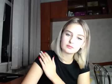webcam girl melena_shy live cam image #232487