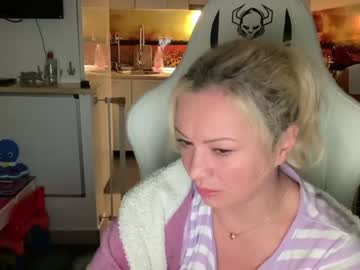 webcam girl kiradivine live cam image #4816245