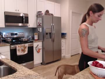webcam girl holihurricane live cam image #7737609