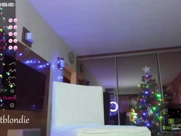 webcam girl bestblondiiecb live cam image #4336281