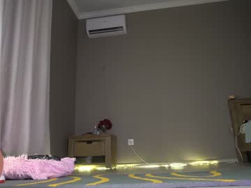 webcam girl queenelia live cam image #9792135