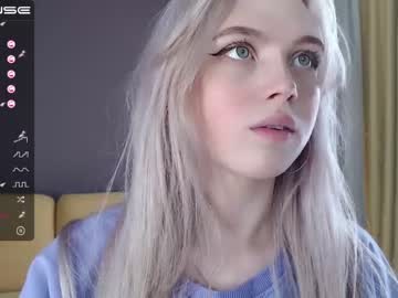 webcam girl small_blondee live cam image #2171488