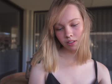 webcam girl bibi_it_is live cam image #4687713